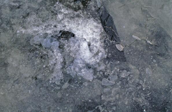 两张碎裂的冰块路面贴图